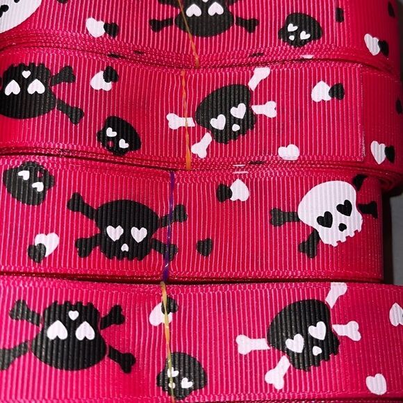 Grosgrain Ribbon 7/8” 5 yards 5/$20 skulls heart eyes Jolly Roger hot pink black - Picture 1 of 6